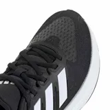 Championes Adidas Ultrarun 5 W, color negro con detalles en blanco y las tres tiras plateadas.