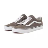 Zapatillas Vans Old Skool color marrón topo con la línea lateral blanca y suela de goma blanca.