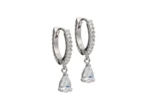 Aros tipo argolla de plata 925 con circonias incrustadas en el aro y dije colgante en forma de gota con circonia central.