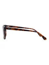 Lentes de sol con armazón de acetato biodegradable en diseño carey y cristales polarizados con protección UV.