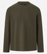 Remera de hombre color verde militar, de corte recto con cuello redondo y manga larga. Presenta una textura vertical con iconos repetidos de flechas hacia arriba.