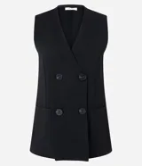 Chaleco alargado de Marfinno, confeccionado en tejido de punto con estructura encorpada. Presenta un diseño recto con cierre delantero cruzado de cuatro botones, dos bolsillos aplicados en el frente y sisa amplia.