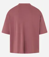 Remera masculina de algodón color ladrillo, corte boxy, cuello redondo y manga corta. Estampa lettering en el pecho.