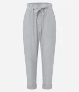 Pantalón baggy de sarga con diseño de rayas verticales, cintura alta elástica con lazo ajustable, bolsillos laterales y corte recto ligeramente cropped.