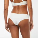 Pack de dos bombachas tipo culotte de microfibra, con diseño sin costuras y corte láser para un acabado invisible bajo la ropa.