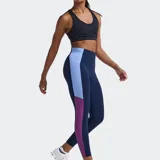 Calza deportiva 2XU modelo Form Spliced Hi-Rise de tiro alto, color azul marino con bandas laterales en contraste de tonos rosado y celeste.