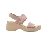 Sandalias Skechers Cali Day color rosa claro, con doble tira tejida elástica y plantilla acolchada Luxe Foam. Plataforma con suela de tracción flexible.