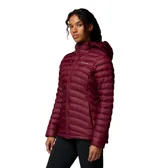 Campera puffer con capucha, color bordó, con cierre frontal completo, bolsillos laterales con cierre y tecnología Omni-Shield que repele la humedad. Cuenta con aislamiento de plumón de 700 cuins, protección en la barbilla y dobladillo ajustable.