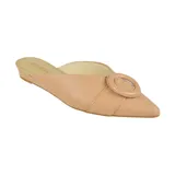 Zueco Usaflex Mule con capellada de cuero con estampado animal print y detalle de hebilla.