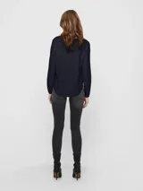 Sweater negro de punto acanalado con cuello redondo y manga larga, de calce regular.