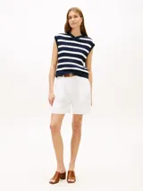 Chaleco de punto trenzado de Tommy Hilfiger en color azul marino y blanco a rayas, con cuello en V.