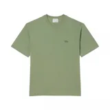 Remera de manga corta Lacoste, confeccionada en algodón de alta calidad. Presenta cuello redondo y el icónico logo del cocodrilo bordado en el pecho.