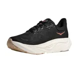 Championes de running Hoka Kaha 3 GTX de color negro, con suela gruesa beige y detalles en tono cobrizo, incluyendo el logotipo de la marca en el lateral.