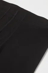 Pack de tres calzoncillos tipo bóxer trunk negros, de punto elástico de algodón, con costuras planas, elástico revestido en la cintura y frente forrado.