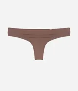 Bombacha modelo bikini confeccionada en microfibra color marrón, con diseño de hilo doble en la parte trasera y detalle texturizado en las sisas.
