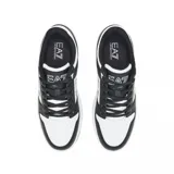 Championes urbanos EA7 Emporio Armani modelo Slasher, de diseño bicolor en blanco y negro. Presentan el logo de la marca estampado en el lateral y una suela de goma resistente.