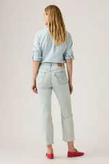 Jeans Levi's modelo Ribcage Straight Ankle, color celeste claro, de tiro ultra alto y corte recto al tobillo, confeccionados en denim con diseño clásico de cinco bolsillos.