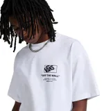 Remera blanca de manga corta con logo de Vans estampado en el pecho.