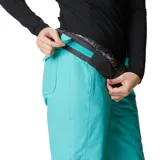 Pantalón técnico de nieve Columbia, con tecnología impermeable Omni-Tech y revestimiento térmico reflectante Omni-Heat. Presenta cintura ajustable, bolsillos laterales con cierre, polainas internas y refuerzos en el dobladillo.