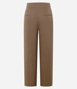 Pantalón wide leg color marrón claro, de tiro alto, con cierre tradicional y doble botón en la cintura.