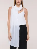 Pashmina de gasa color blanco con apliques de brillos formando círculos y detalles geométricos.