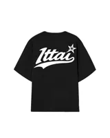 Remera rosa de corte holgado con estampado trasero de la palabra "Ittai" en blanco con una estrella.