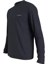 Remera azul marino de manga larga con cuello perkins y logo de Calvin Klein bordado en el pecho.