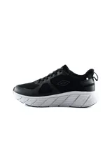 Championes deportivos Umbro modelo Bram, color negro con suela gruesa gris y cordones tono sobre tono.