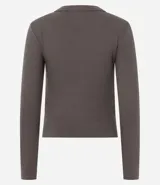 Blusa de manga larga con cuello redondo, confeccionada en tejido rib acanalado. Presenta un diseño ajustado al cuerpo y textura vertical en relieve.
