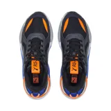 Championes Puma modelo RS-X Geek de diseño retro-futurista, con exterior de mesh y capas superpuestas de PU, en color negro con detalles en naranja, azul y gris.