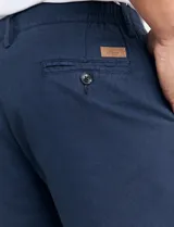 Bermuda verde militar de lino.