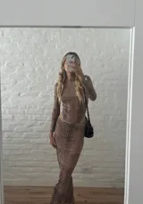 Pollera larga de microtul con estampado animal print en tonos marrones. Tiene cintura elástica.