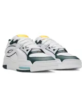 Championes urbanos Under Armour modelo UA HB Lo, de diseño inspirado en el básquet, color blanco con detalles en verde oscuro y acentos en celeste y amarillo. Confeccionados en piel sintética en la parte superior, con entresuela de EVA y suela de goma.