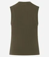 Musculosa de rib en color celeste, con cuello redondo y textura acanalada, de corte ajustado al cuerpo.
