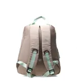 Mochila urbana color beige con correas de mano en color verde agua. Presenta un bolsillo frontal con cierre y un estampado con texto y un corazón rojo.