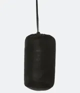 Campera ultraliviana de poliamida color gris claro, con cuello alto y cierre delantero.