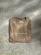 Remera de manga larga de algodón color beige, de la colección especial Columbia x Star Wars inspirada en Endor, con cuello redondo y pequeños estampados gráficos frontales.