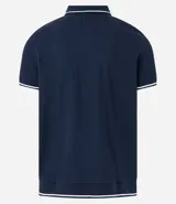 Polo de hombre marca Marfinno, confeccionada en tejido de media malla con textura rayada. Presenta cuello polo con botones y mangas cortas con terminaciones en rib con detalles contrastantes.