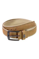 Cinturón de yute y nobuc color marrón con hebilla rectangular metálica plateada y detalle de pin metálico con logo.