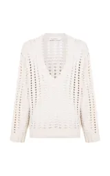 Sweater beige de punto calado con escote en V profundo, mangas largas holgadas con puños acanalados y detalle de lazo ajustable en el lateral.