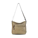 Bandolera de diseño funcional en color beige, confeccionada en símil cuero. Cuenta con dos bolsillos frontales con cierre, apertura superior con cierre, correa larga regulable y bolsillo trasero con cierre.