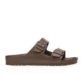 Sandalias Birkenstock Arizona Eva color marrón, de dos tiras ajustables con hebillas grabadas. Confeccionadas en goma EVA ligera y resistente al agua.