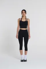 Calza pescador negra de tiro alto, con cintura doble y largo 3/4.