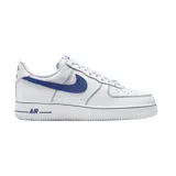 Championes urbanos Nike Air Force 1 '07 LV8, de diseño clásico en color blanco con detalles en azul en el logo lateral, costuras y suela. Confeccionados en cuero con perforaciones en la puntera para mayor ventilación y suela de goma con tecnología Air.