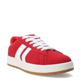 Championes urbanos de diseño clásico, color rojo con detalles de franjas laterales blancas, cordones blancos y suela de goma color caramelo.