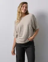 Buzo azul de tejido acanalado marca Ninety, con mangas cortas japonesas.