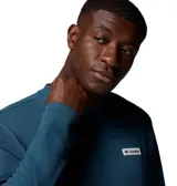 Buzo de cuello redondo Columbia, confeccionado en felpa francesa suave, con puños y ruedo acanalados y parche con logo de la marca en el pecho.