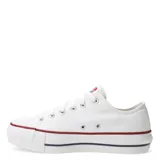 Championes urbanos Converse Chuck Taylor All Star Lift, unisex, color blanco con detalles en rojo y azul en la suela. Confeccionados en lona, con plataforma y logo All Star en el talón.