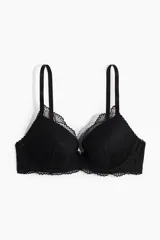Soutien push-up negro de encaje con aros, copas acolchadas y tirantes ajustables.