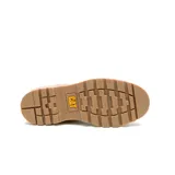 Bota tipo Chelsea Caterpillar modelo Grader, confeccionada en gamuza color tostado, con paneles elásticos laterales, tiradores en la parte superior y suela de goma dentada.